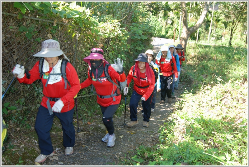 2012-10-07 10-04-36往登山口途中.JPG